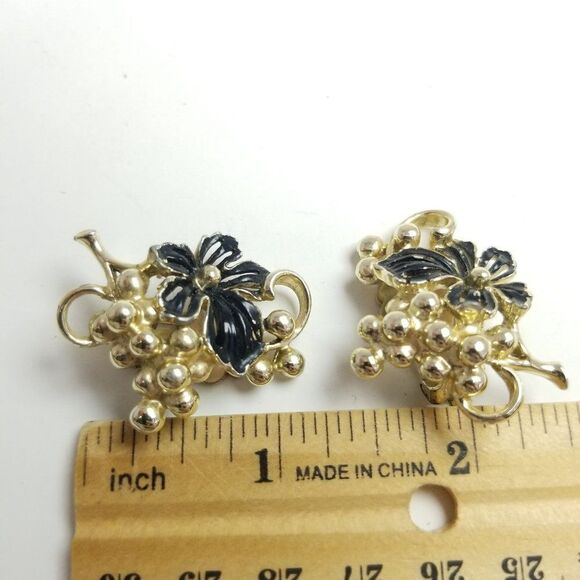 Vintage Black Enamel Grape Leaves and Grape Cluster Clip On Earrings - Picture 3 of 7
